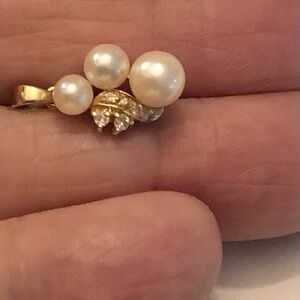 14k yellow gold diamond & pearl pendant